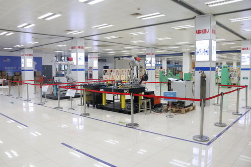 中國五交化互聯(lián)網(wǎng)商會與江蘇省工商聯(lián)五金機(jī)電商會會長周才炳訪問機(jī)器人科創(chuàng)城，深化五金交電產(chǎn)業(yè)合作